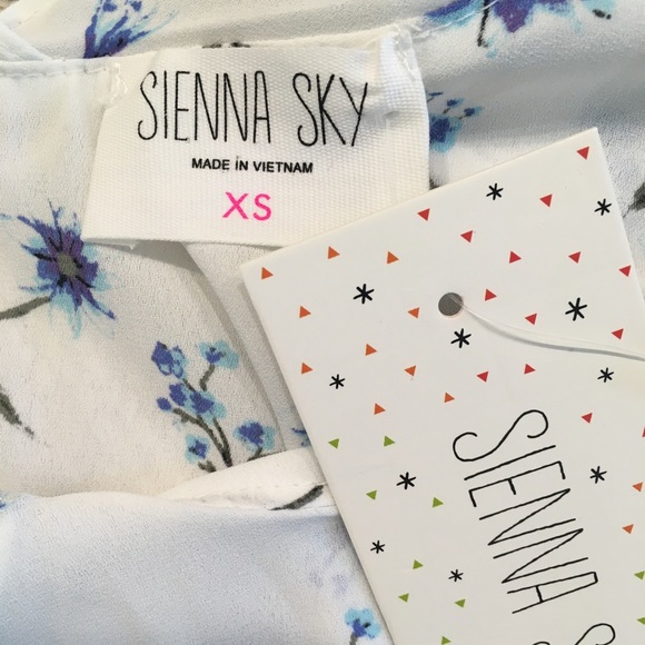 NWT Sienna Sky Cold Shoulder Floral Top, Size XS - Picture 5 of 5